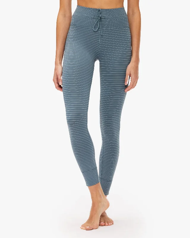 Vuori Daily Stripe Legging Stylish Capri Leggings