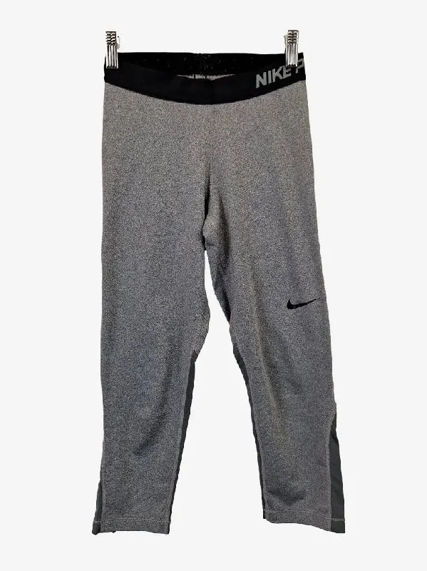 Nike Dri-Fit Capri Active Leggings Size S Stylish Sweat-Proof Leggings