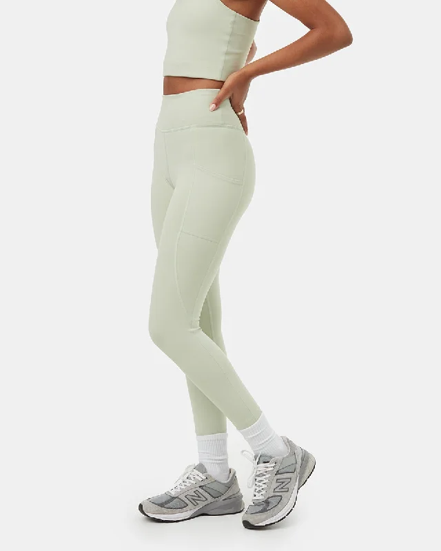 inMotion 7/8 Pocket Legging Fashionable Solid Color Tights