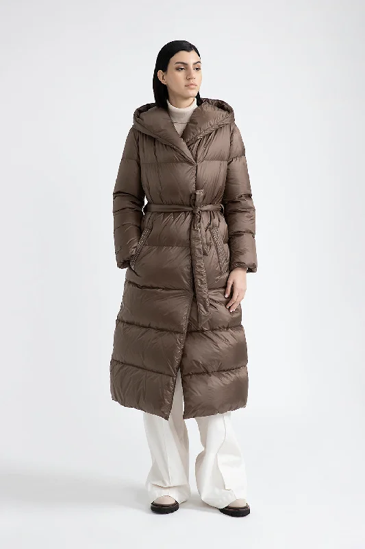 Long goose down jacket with hood and belt Tiered Jacket Buttoned Jacket Zippered Jacket Long goose down jacket with hood and belt Tiered Jacket Buttoned Jacket Zippered Jacket